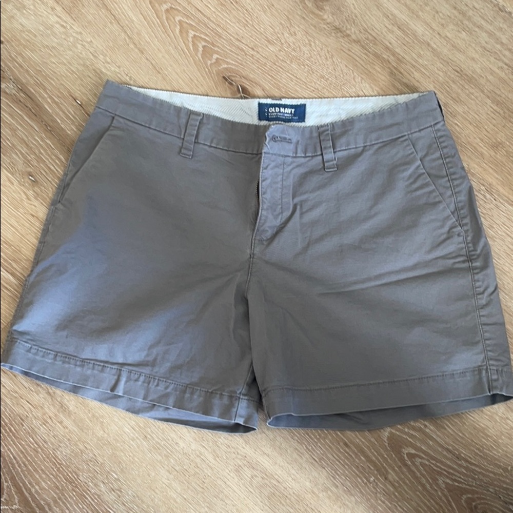 Old Navy Every Day Short in Grey